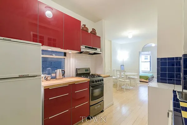 Rented by Bryan L Rozencwaig, LREB | media 30