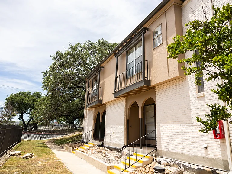 Oak Terrace — Photo 19