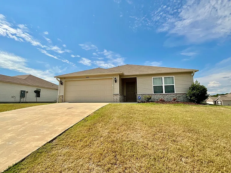 4401 Olympic Dr — Photo 1