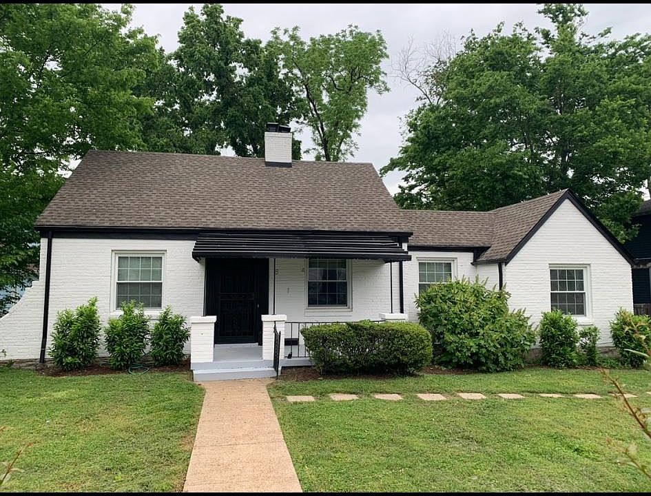 Cute Brick home in the heart of 12 South. Just a block or two away from Sevier Park and 3 blocks from 12th South restaurants and shopping.