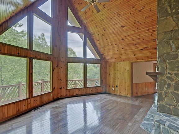 3rd image of 1720 Caney Creek Rd