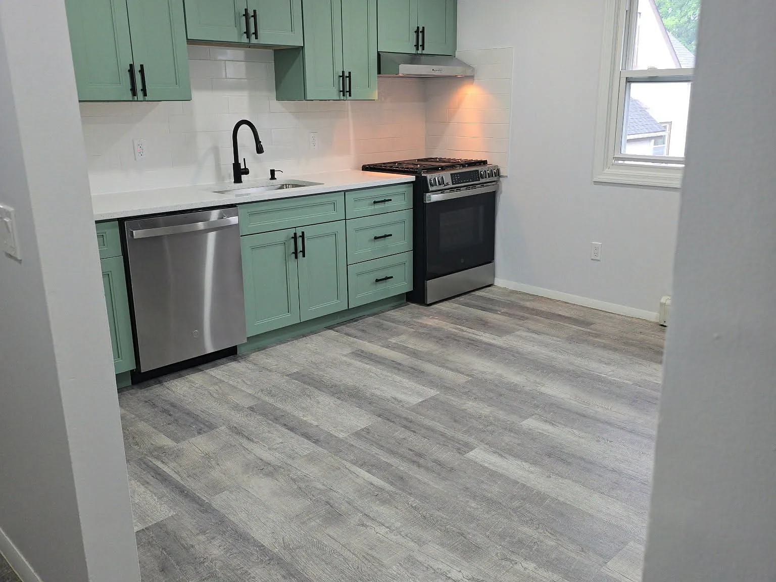 3 bed, $2,000 — Photo 4