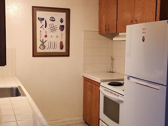 5th image of 431 S 11th St APT 7