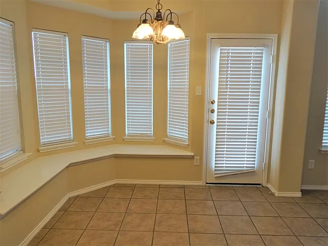 9501 Navarro St — Photo 4