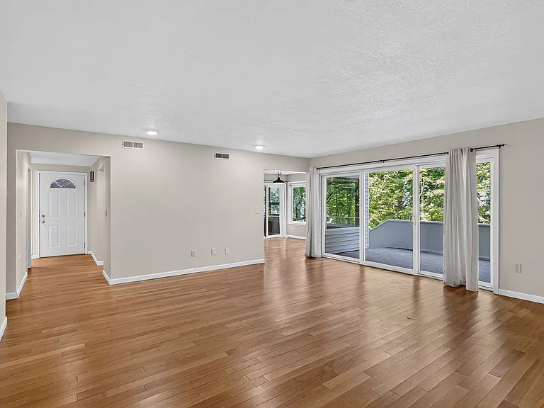 48 Eagle Crest Dr #5E — Photo 8