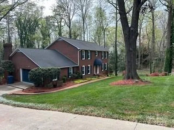 815 21st Avenue Dr NW, Hickory, NC 28601