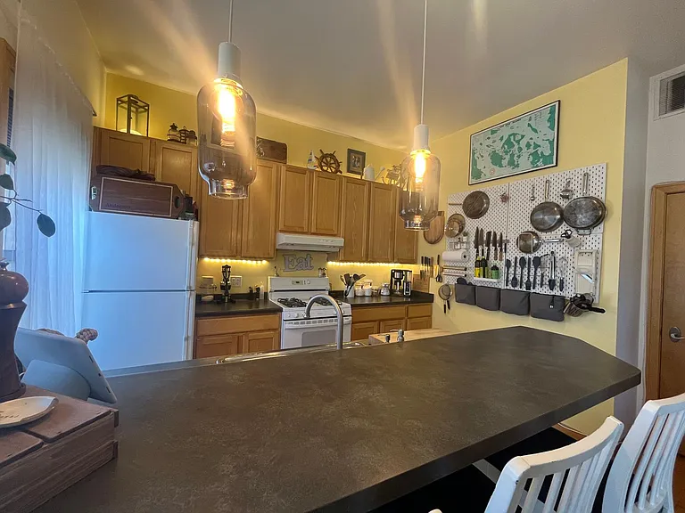 624 E Ogden Ave — Photo 11