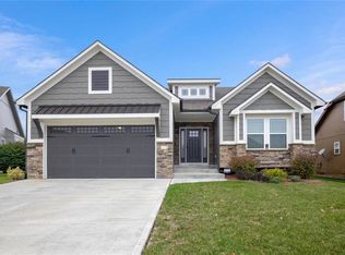 304 Kensington Sq, Greenwood, MO 64034