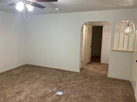 5th image of 3101 Woodford Dr