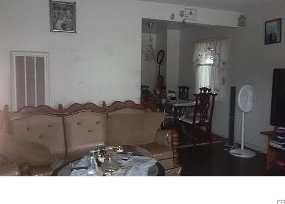 4th image of 1956 E 105th St