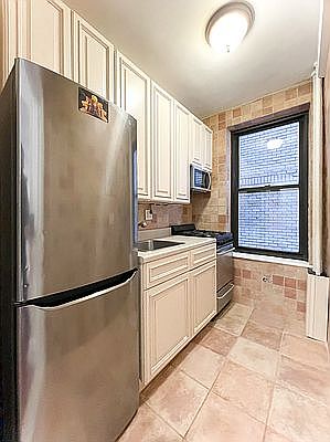 5th image of 7 Park Ave APT 2I