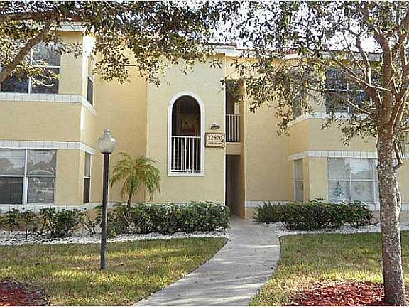 3rd image of 12870 Vista Isles Drive #514