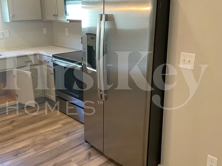 300 Avalon Way — Photo 5