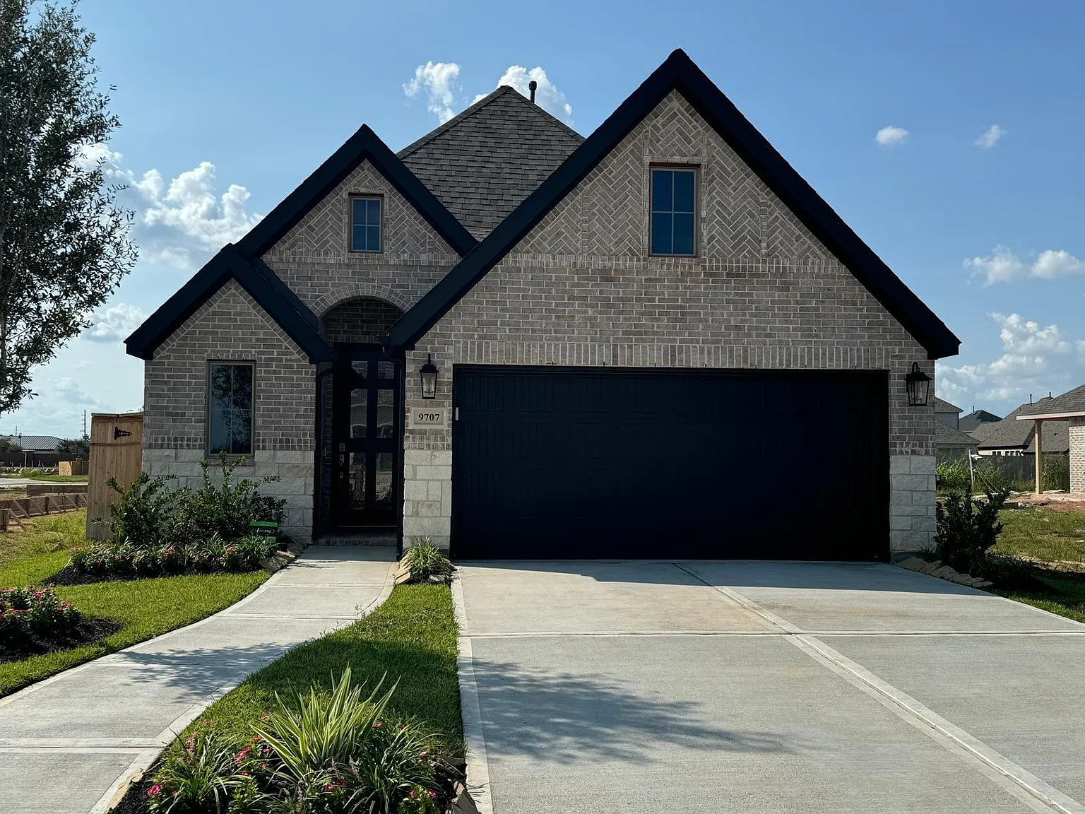 3 bed, 2.5 bath, 1807 sqft, $2,550 — Photo 2
