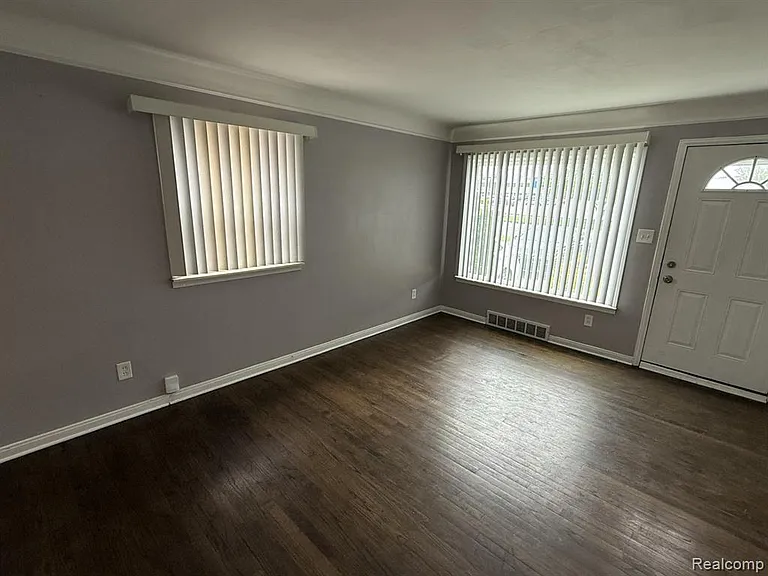 24414 W Chicago — Photo 3