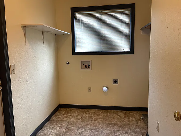 4355 River Road - K5- F — Photo 10