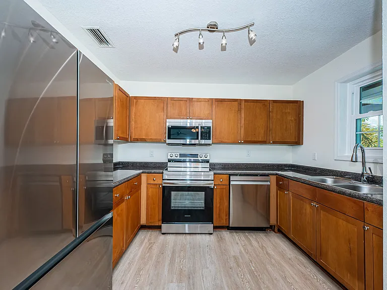 251 Pompano Dr SE #D — Photo 2