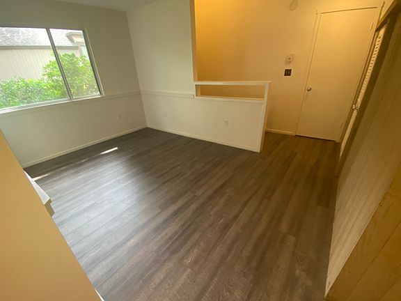 2nd image of 32 Crocus Ln #32