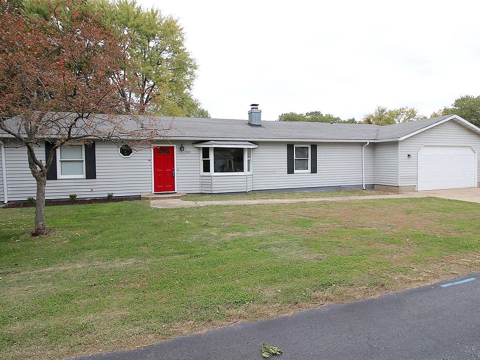 Cute 3BD, 2BA Ranch w/ possible 4 Car Garage!