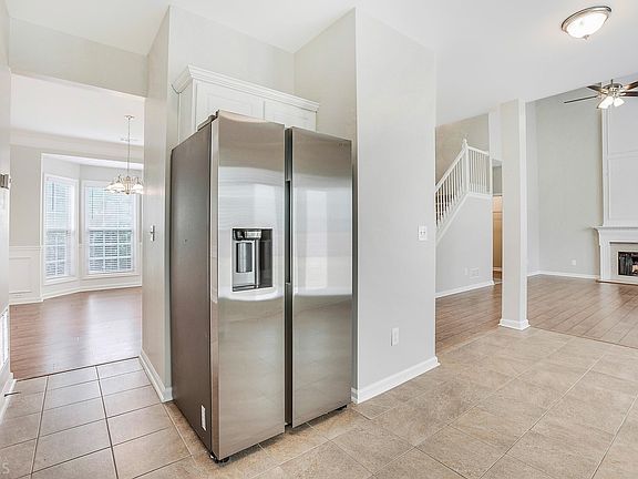 5th image of 313 Horsehill St