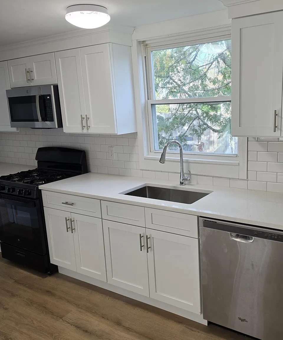 3 bed, 1600 sqft, $3,300 — Photo 2
