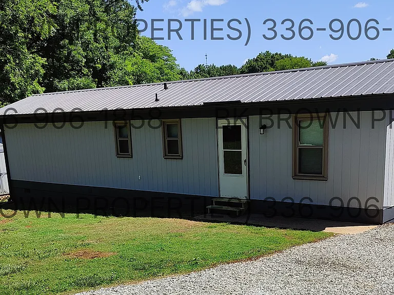 1241 Sunnyside Dr — Photo 1