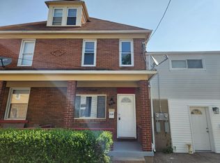210 5th St #A, Carnegie, PA 15106