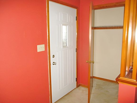 5th image of 905 Rose Ave