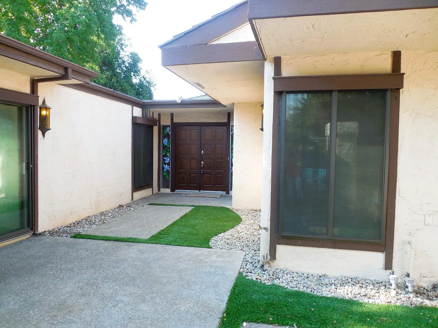 3 bed, 1824 sqft, $2,495 — Photo 1