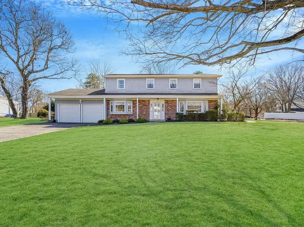 16 S Stewart Circle S, Centereach, NY 11720