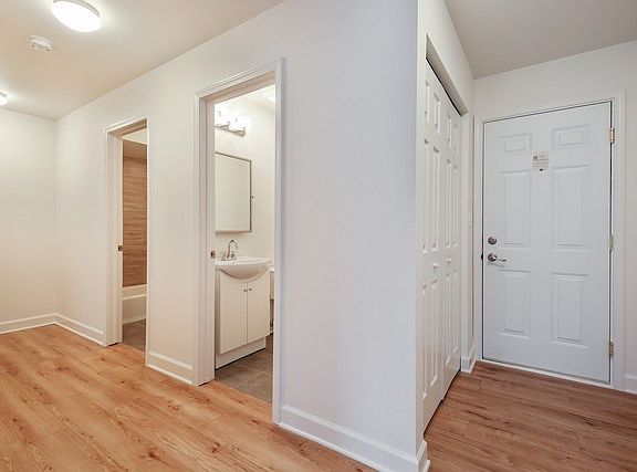 4th image of 501 Carlysle Dr APT 15