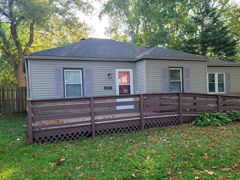 3225 Crooks Rd — Photo 1