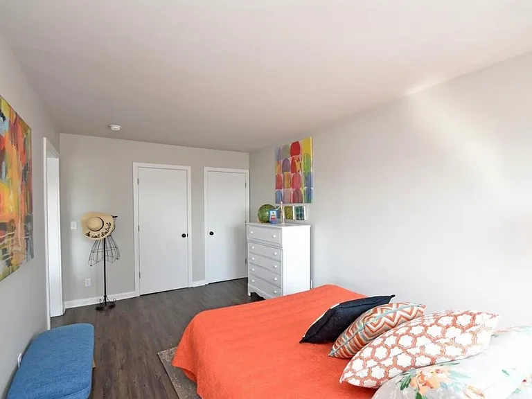 2200 Victory Pkwy #907 — Photo 12