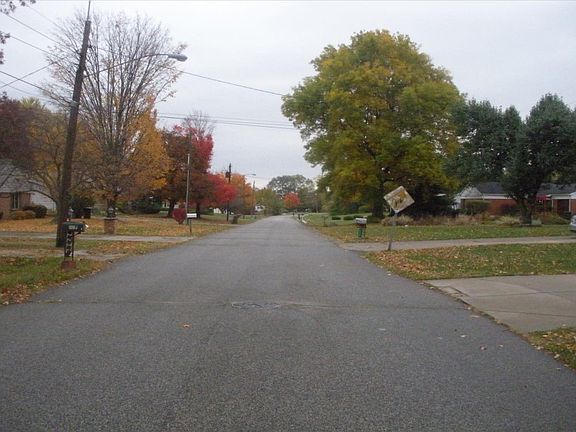 5th image of 617 Widener Ln