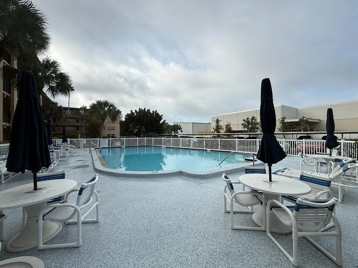 2525 W Bay Dr - 2525 W Bay A25 — Photo 3