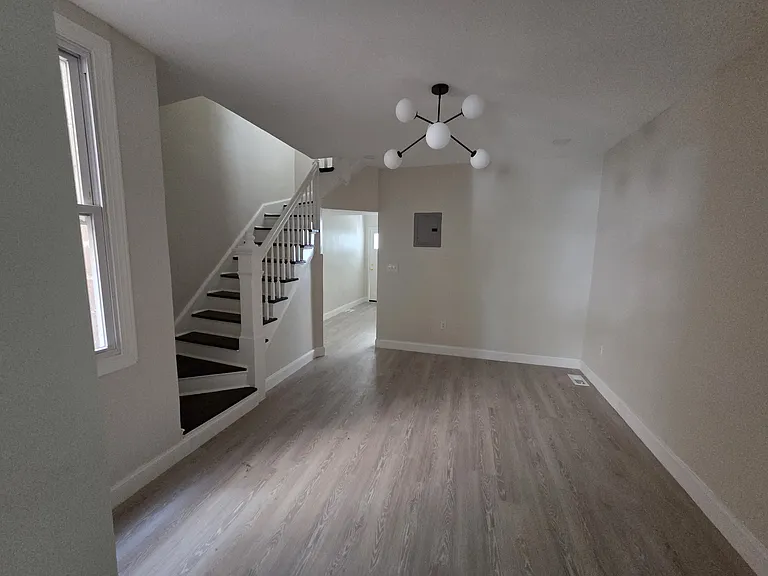 241 1/2 Hawthorne Ave — Photo 7