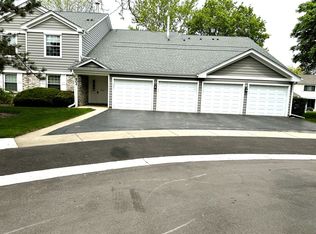 602 Fairbanks Ct UNIT Z2, Schaumburg, IL 60194