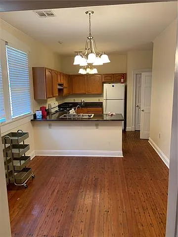 5 bed, 2.0 bath, 1832 sqft, $4,800 — Photo 3