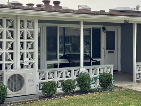 13860 Saint Andrews Dr APT 62C, Seal Beach, CA 90740