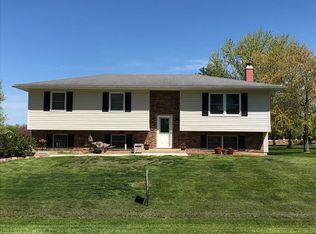 1308 Hawthorn Dr, Macon, MO 63552