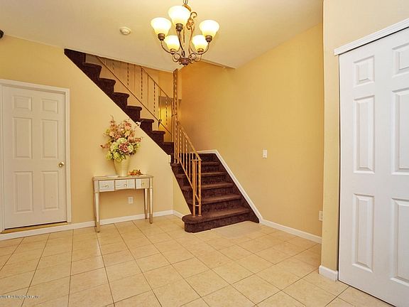 3rd image of 766 Maguire Ave