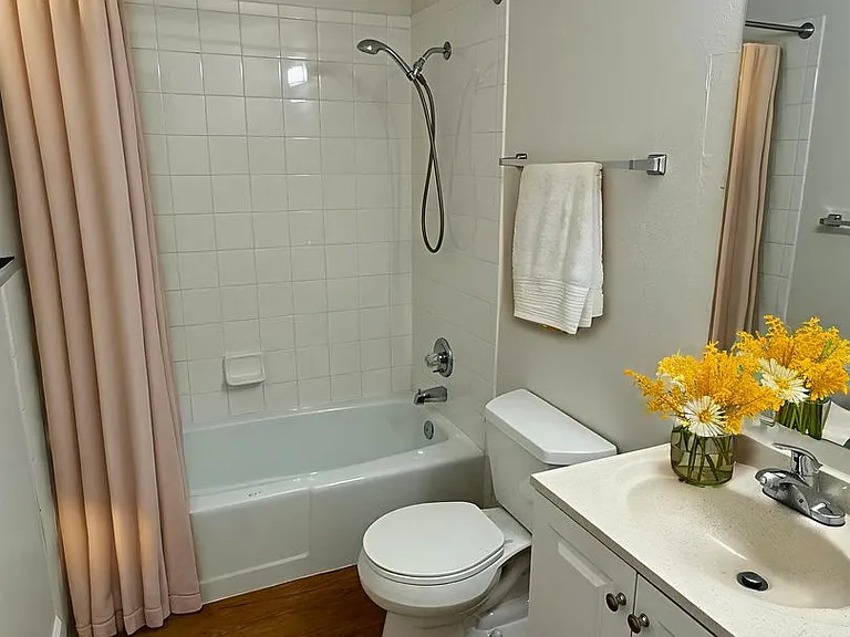 Cottonwood Creek Apartments — Photo 13