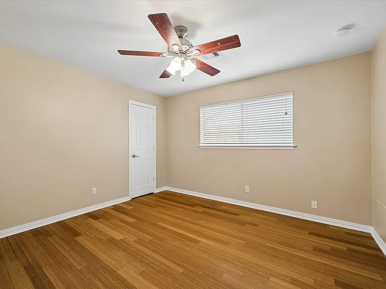 15710 Thunderbay Dr — Photo 8