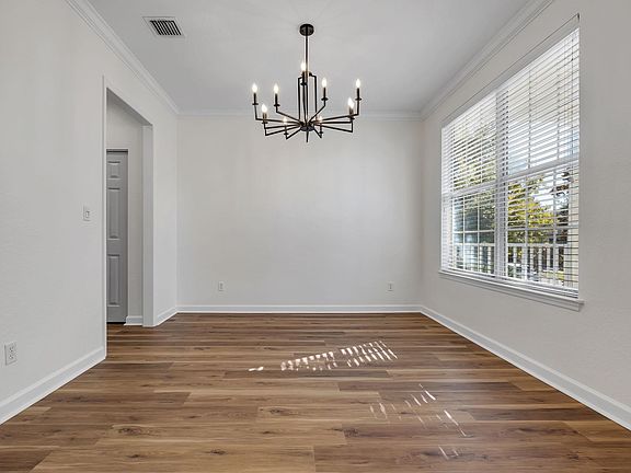 5th image of 3260 Thoreau Ave