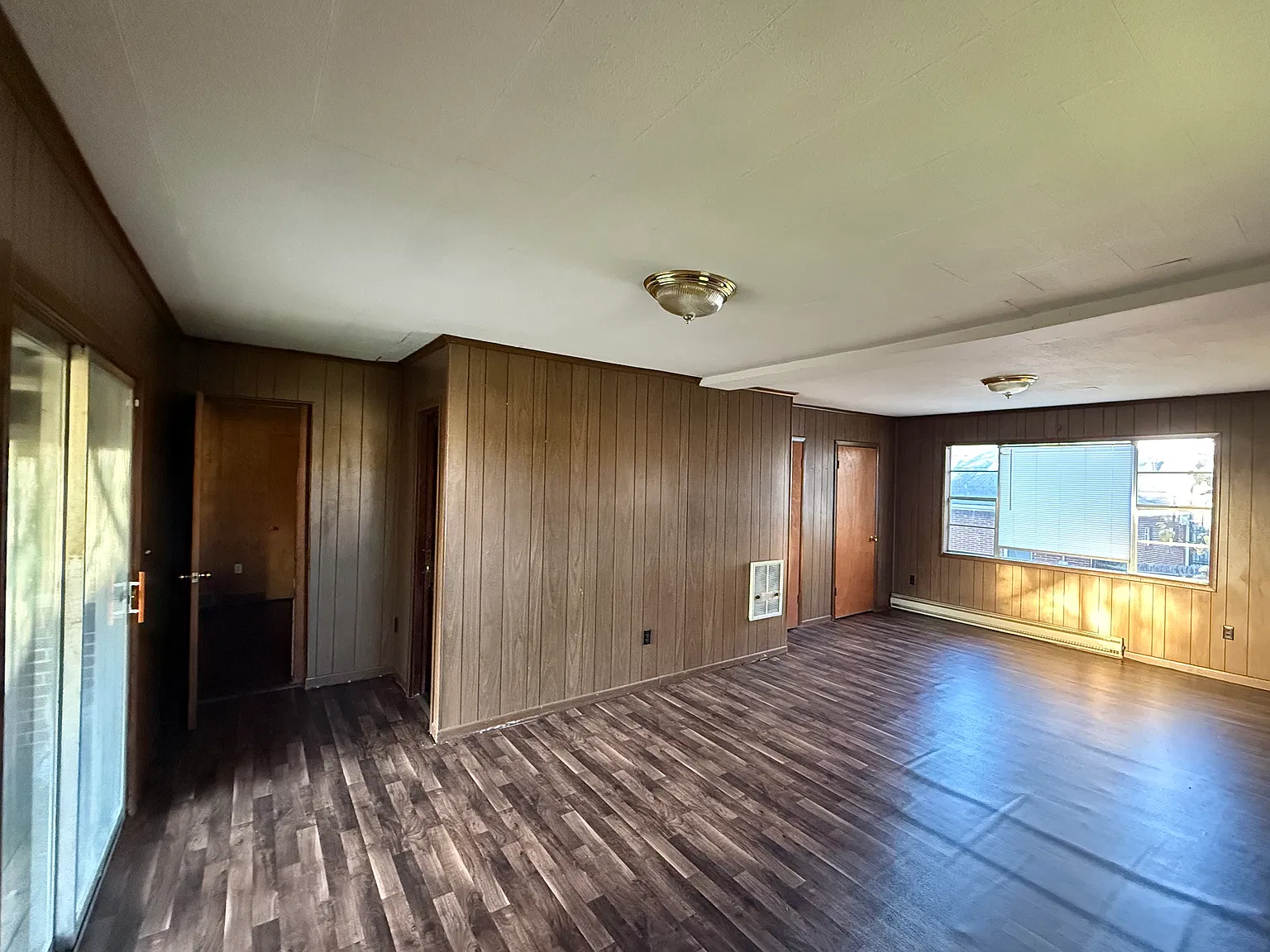 4 bed, 2272 sqft, $1,350 — Photo 2