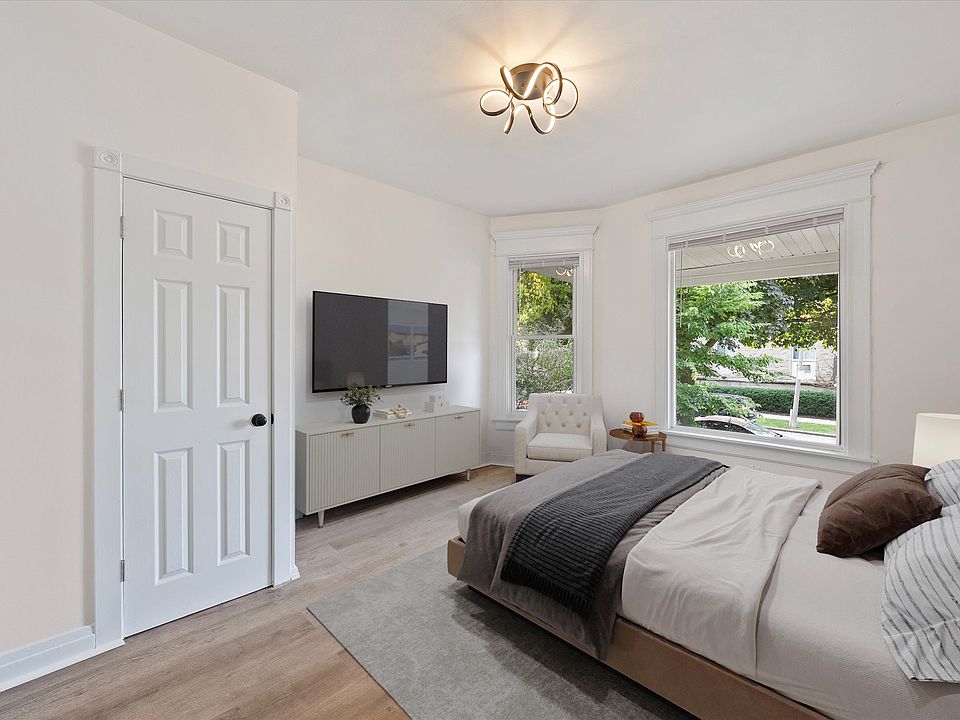 Bedroom virtually staged
