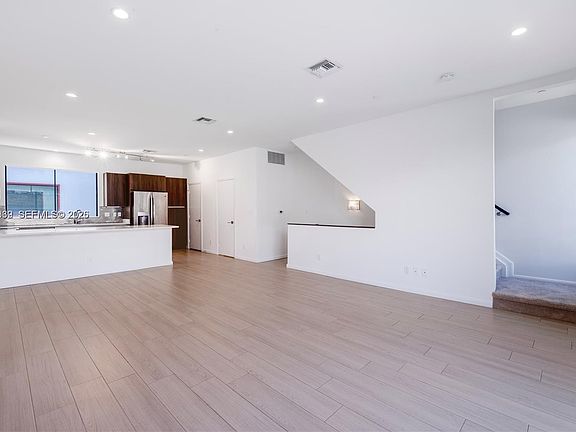 4th image of 113 NE 6th St #4621