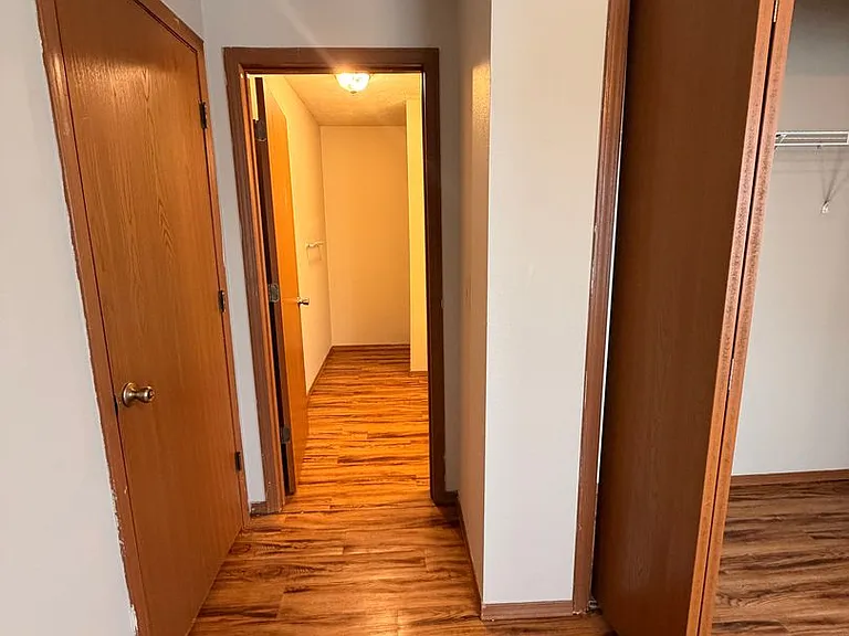 1030 E Walnut St — Photo 15