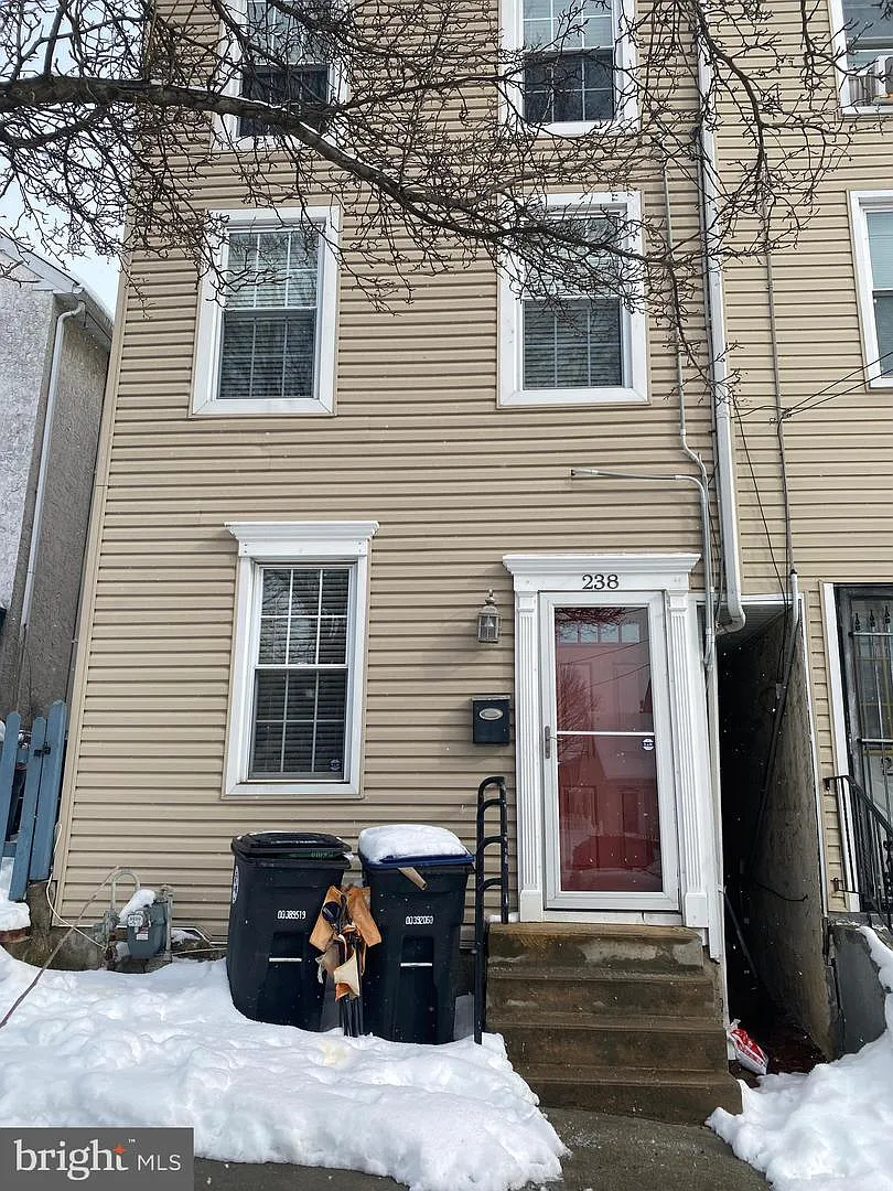 238 E 6th Ave photo 1