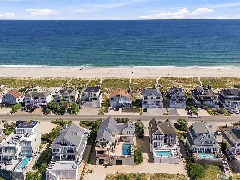 717 Dune Rd — Photo 20